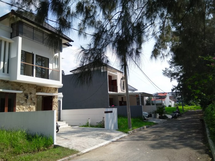 Rumah Dijual Siap Huni di Cluster Catalonia Deltamas Cikarang